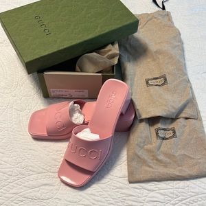 Pink logo embossed Gucci sandals size 40, US size 10
